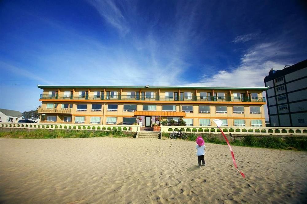 Seashore Inn On The Beach Сийсайд Екстериор снимка