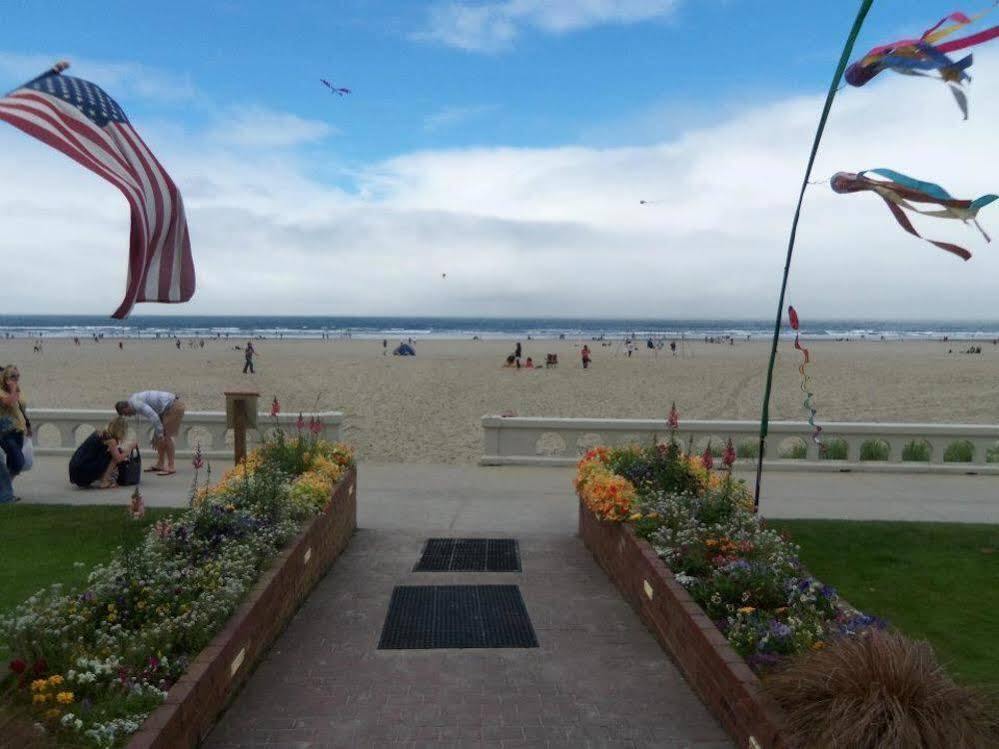 Seashore Inn On The Beach Сийсайд Екстериор снимка